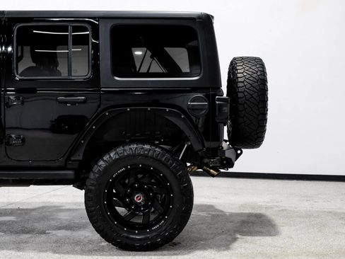 Used 2018 Jeep Wrangler Unlimited Rubicon w/ LED Lighting Group image 11