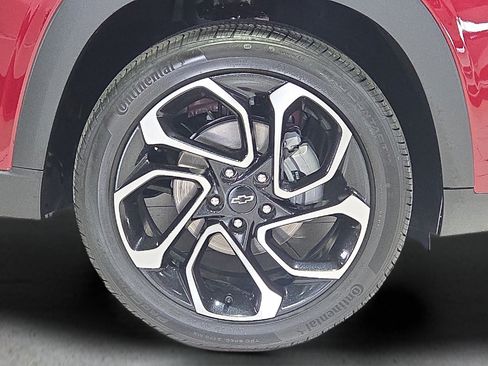 Used 2025 Chevrolet Trax RS w/ Sunroof Package FWD image 8