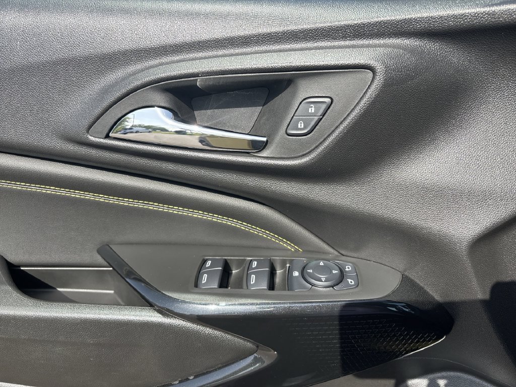 Used 2025 Chevrolet Trax ACTIV w/ Sunroof Package FWD image 21