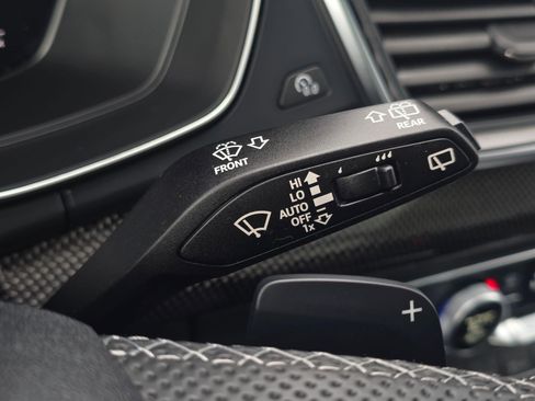 Used 2023 Audi SQ5 Prestige w/ Prestige Package image 41