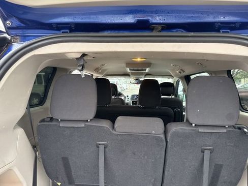 Used 2019 Dodge Grand Caravan SE w/ UConnect Hands-Free Group image 28