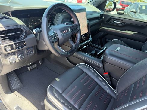 Used 2025 GMC Yukon AT4 Ultimate AWD/4WD image 12