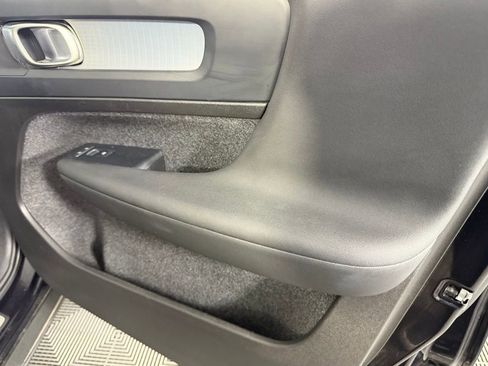 Used 2025 Volvo XC40 B5 Core image 34