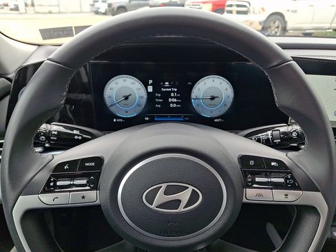 Certified 2025 Hyundai Elantra Limited FWD image 25