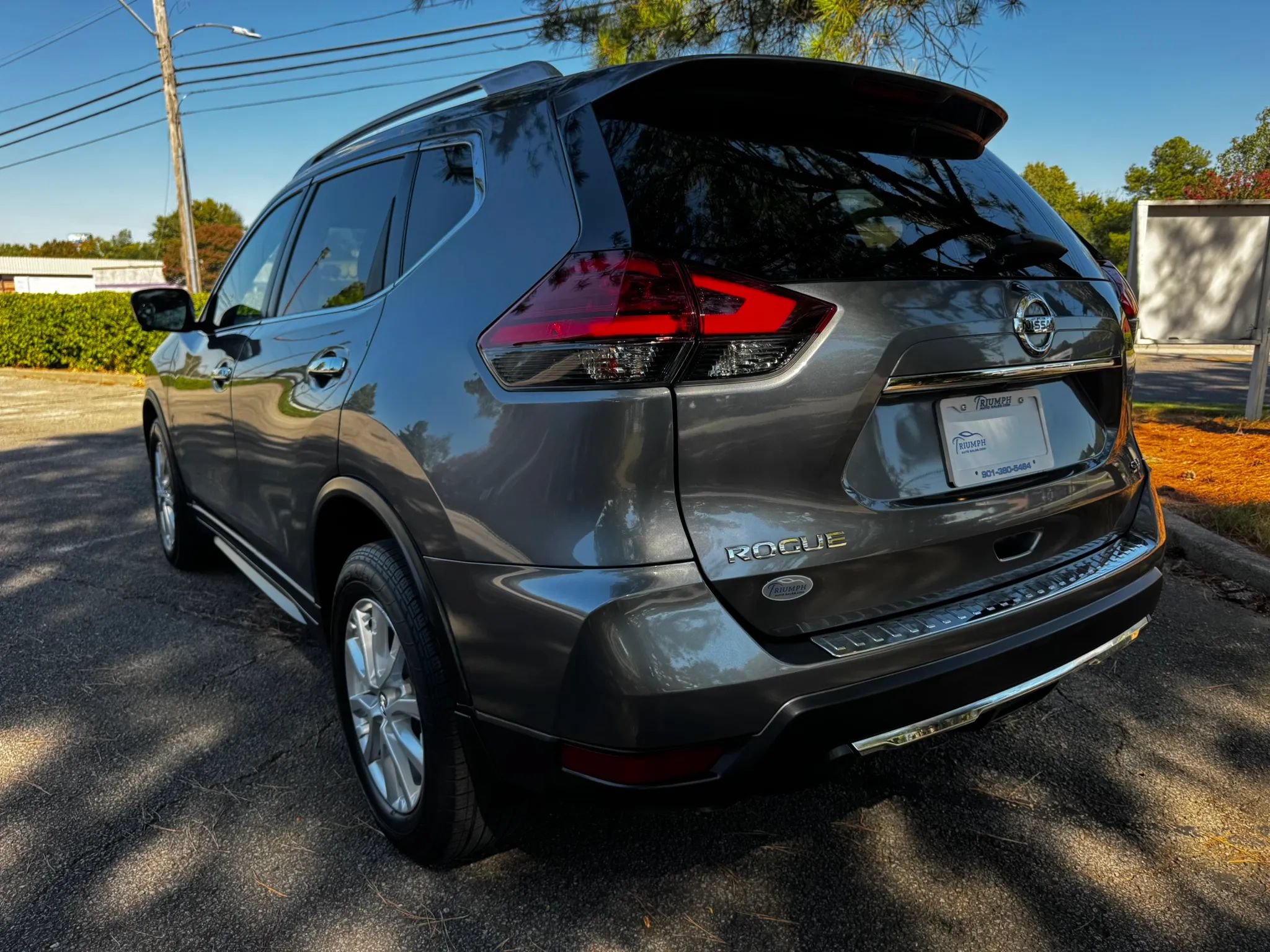 Used 2017 Nissan Rogue SV w/ SV Premium Package FWD image 5