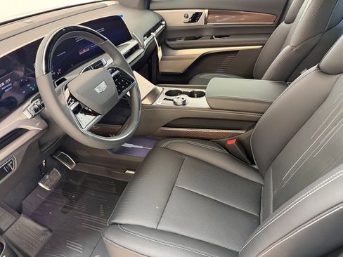 New 2026 Cadillac Vistiq Luxury w/ LPO, Floor Liner Package image 4