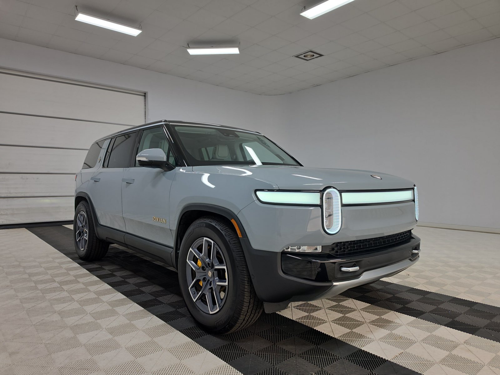 Used 2023 Rivian R1S Adventure Quad AWD/4WD image 7