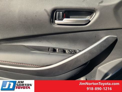 Used 2025 Toyota Corolla SE w/ SE Premium Package FWD image 24