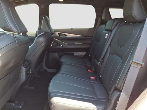 Certified 2025 INFINITI QX60 Luxe w/ Black Edition FWD image 32