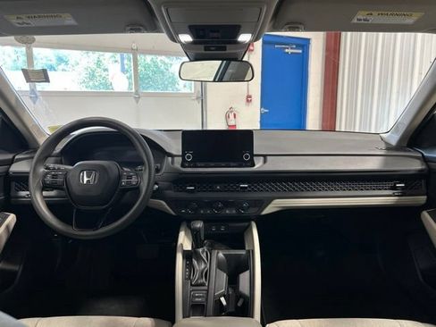 Certified 2023 Honda Accord EX image 18