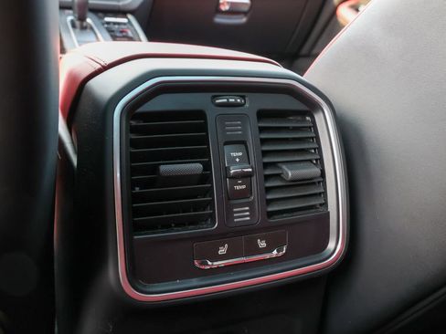 Certified 2026 Porsche Macan AWD/4WD image 34