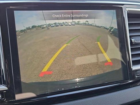 Used 2023 Chrysler Pacifica Touring-L FWD image 19