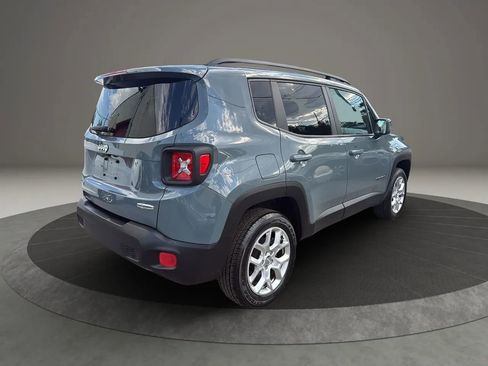Used 2017 Jeep Renegade Latitude w/ Popular Equipment Group image 5