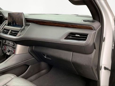 Used 2023 Chevrolet Suburban Premier image 19