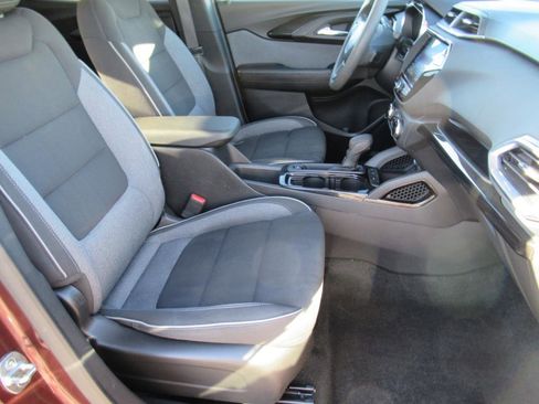 Used 2022 Chevrolet TrailBlazer LT w/ Convenience Package image 9