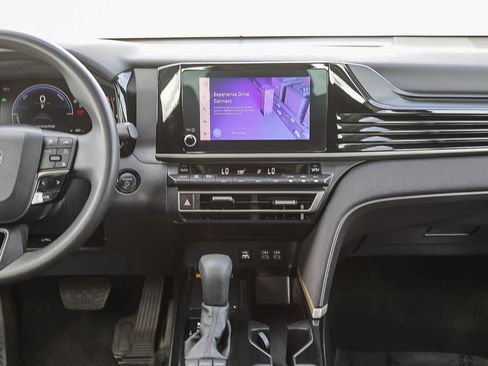 Used 2025 Toyota Camry LE FWD image 13