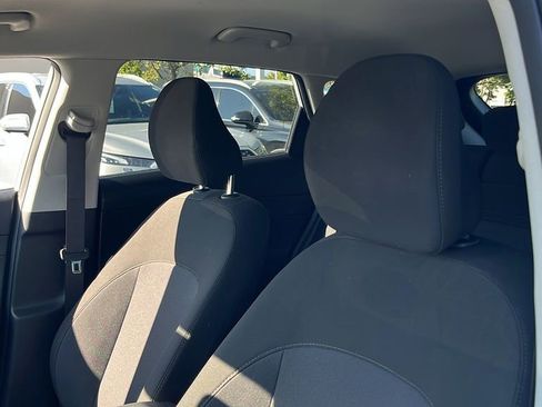 Used 2025 Hyundai Kona SEL image 9