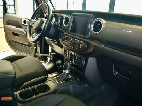 Used 2022 Jeep Wrangler Unlimited Sahara w/ Dual Top Group AWD/4WD image 25