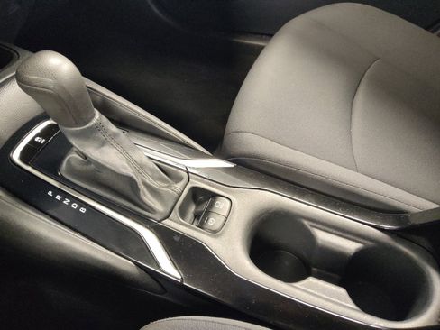 Used 2021 Toyota Corolla LE image 26