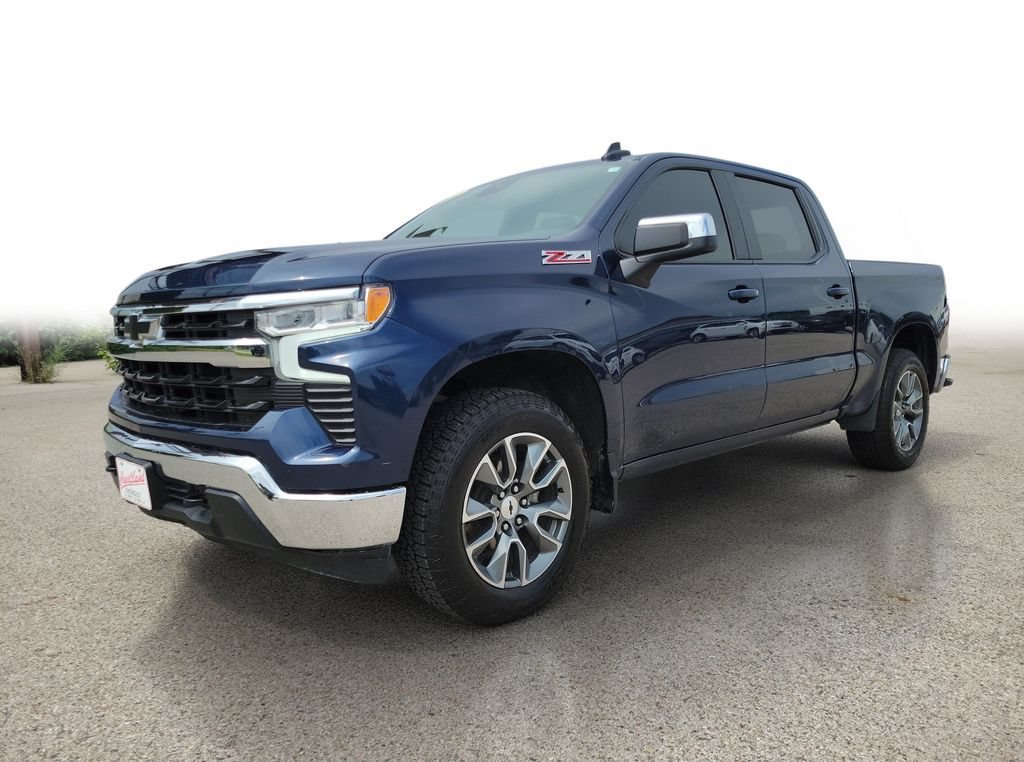 Used 2022 Chevrolet Silverado 1500 LT w/ Z71 Off-Road Package AWD/4WD image 2