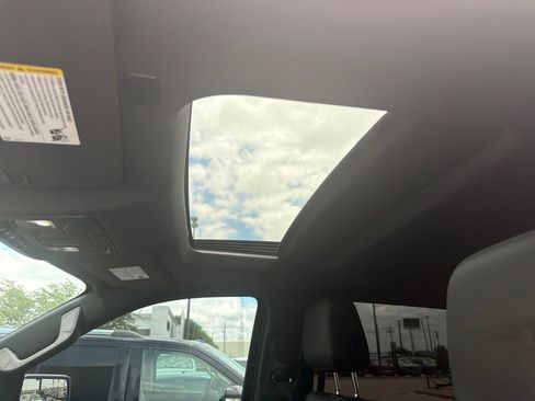 Used 2022 GMC Sierra 1500 AT4 w/ AT4 Premium Package AWD/4WD image 13