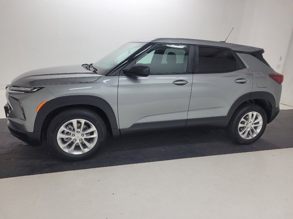 Used 2025 Chevrolet TrailBlazer LS w/ LS Convenience Package FWD image 2