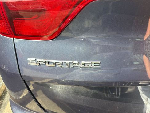 Used 2017 Kia Sportage LX AWD/4WD image 9
