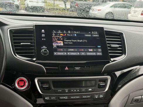 Used 2019 Honda Pilot Touring image 4