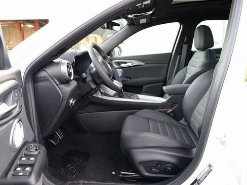 New 2025 Alfa Romeo Tonale w/ Premium Package image 12