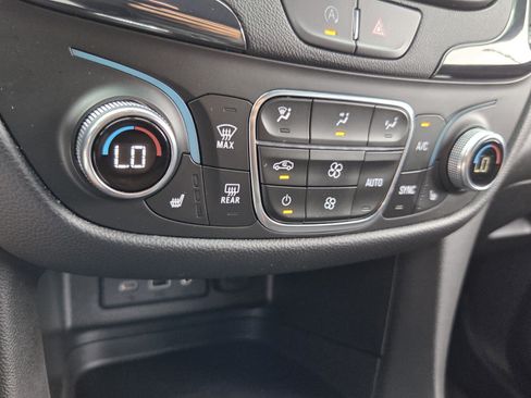 Certified 2023 Chevrolet Equinox RS w/ RS Leather Package FWD image 29