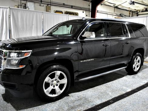Used 2015 Chevrolet Suburban LT image 29
