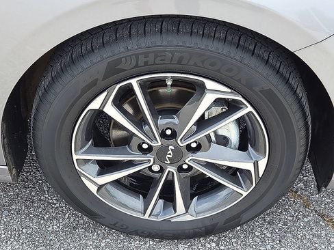Used 2024 Kia Forte LXS w/ LXS Technology Package FWD image 7
