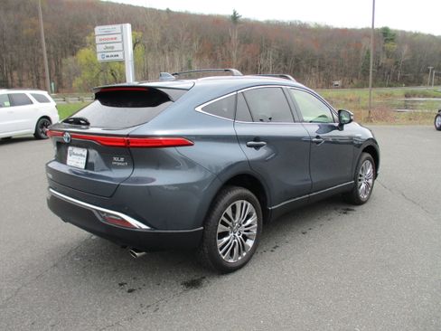 Used 2021 Toyota Venza XLE w/ Softex Package AWD/4WD image 5