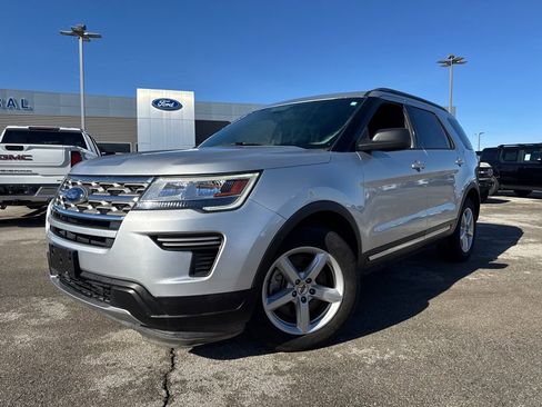 Used 2018 Ford Explorer XLT image 1