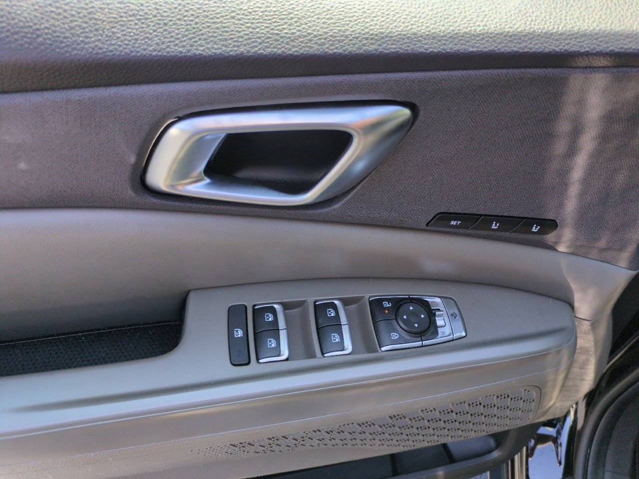 Certified 2025 Kia Carnival EX FWD image 12