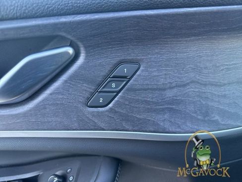 Used 2022 Jeep Grand Cherokee Limited w/ Luxury Tech Group II image 17