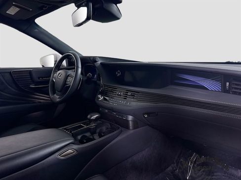 Used 2019 Lexus LS 500 w/ Accessory Package (Z2) image 35