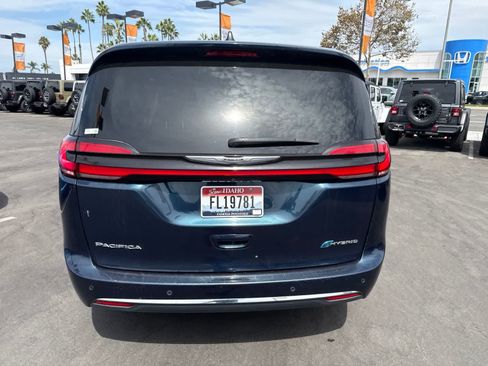 Used 2023 Chrysler Pacifica Limited FWD image 17