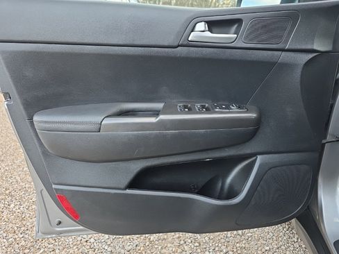 Used 2021 Kia Sportage LX image 8