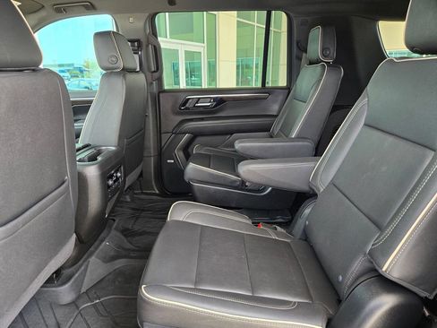 Used 2025 Chevrolet Suburban Premier RWD image 15
