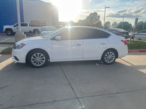 Used 2019 Nissan Sentra SV image 1