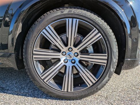 Certified 2024 Volvo XC90 B6 Ultimate w/ Lounge Package image 11