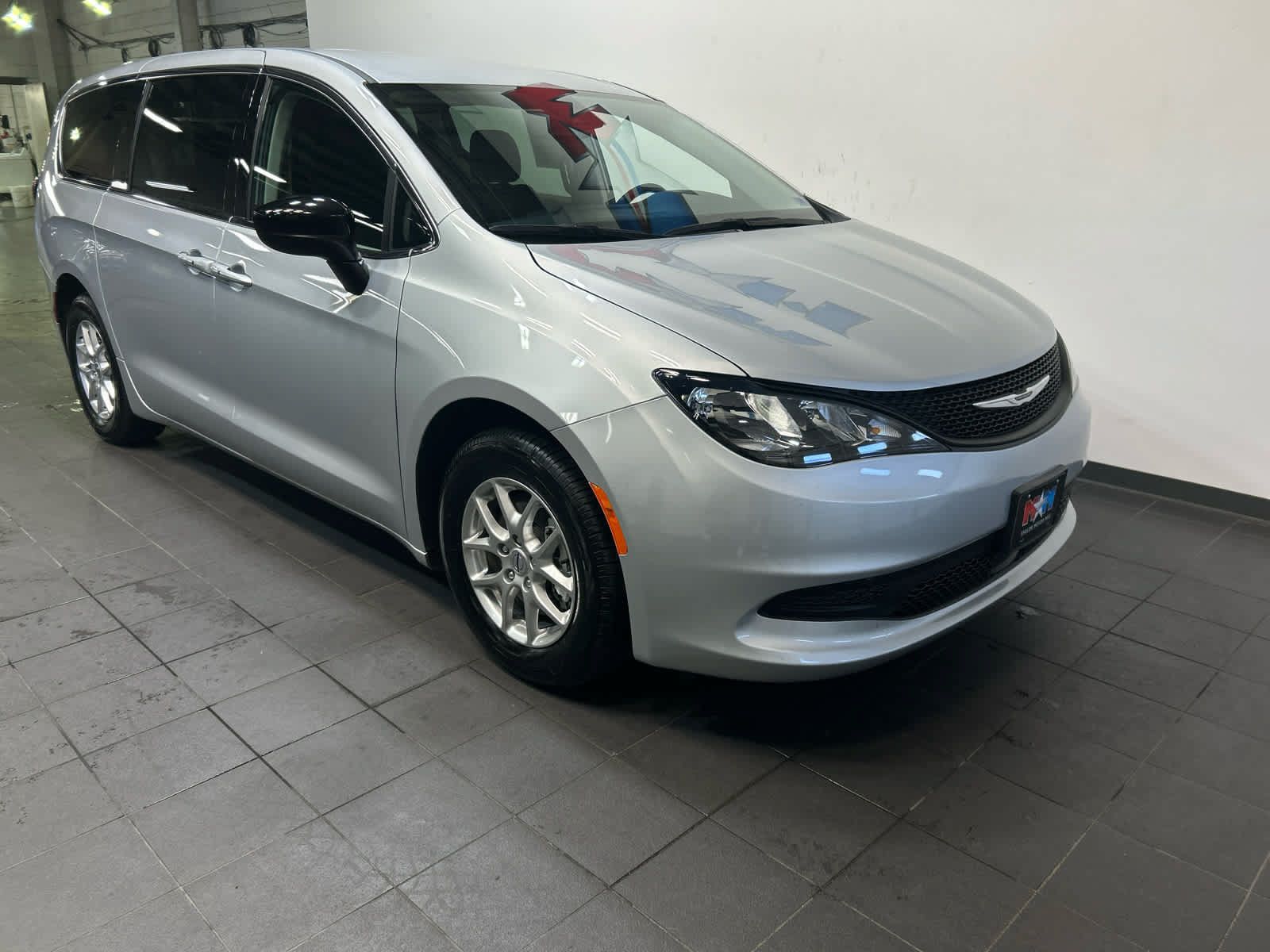 Used 2024 Chrysler Voyager LX FWD image 2