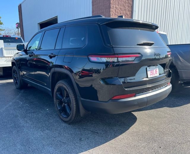 Used 2023 Jeep Grand Cherokee L Limited w/ Black Appearance Package AWD/4WD image 3