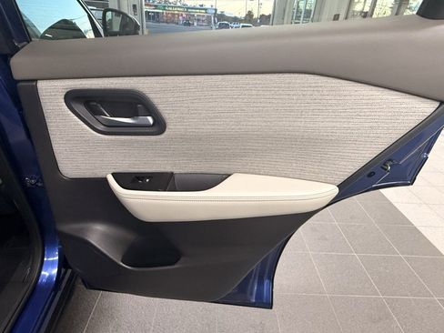 Used 2022 Nissan Rogue SV image 33