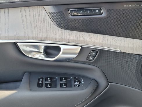 Certified 2025 Volvo XC90 T8 Ultra w/ Protection Package Premier image 17