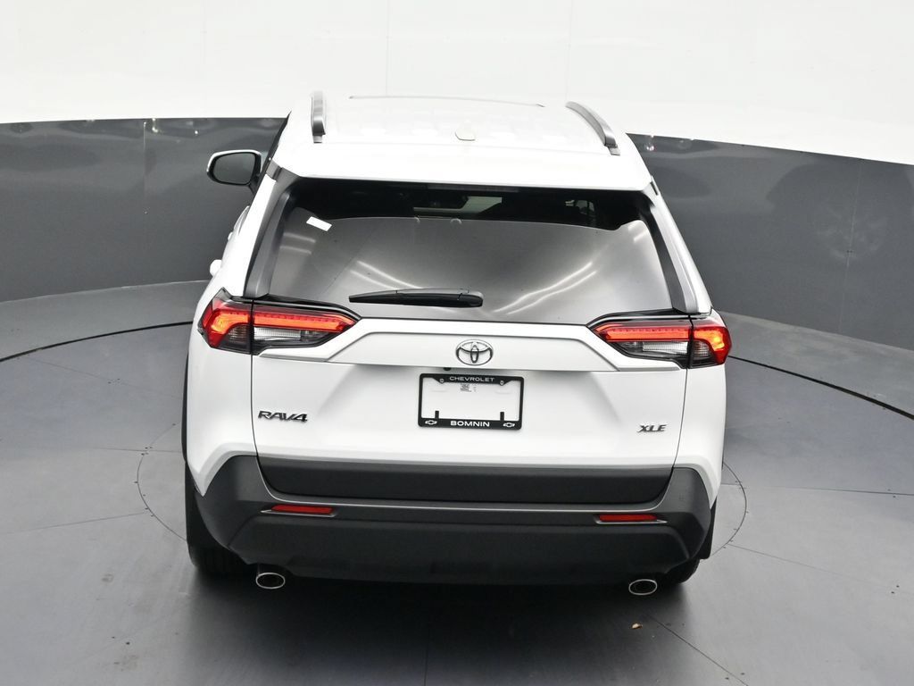 Used 2025 Toyota RAV4 XLE w/ Convenience Package FWD image 18
