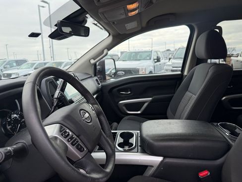 Used 2024 Nissan Titan SV w/ SV Convenience Package image 6