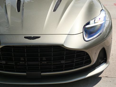 Used 2025 Aston Martin DB12 Coupe RWD image 13