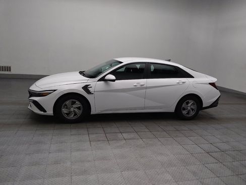 Used 2025 Hyundai Elantra SE FWD image 2